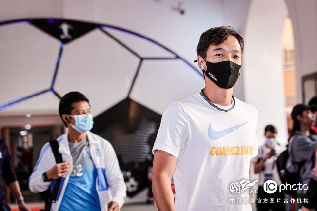 罗马诺指出，莱比锡有意在冬窗引进那不勒斯中场埃尔马斯，那不勒斯同意以2500万欧价格出售球员。